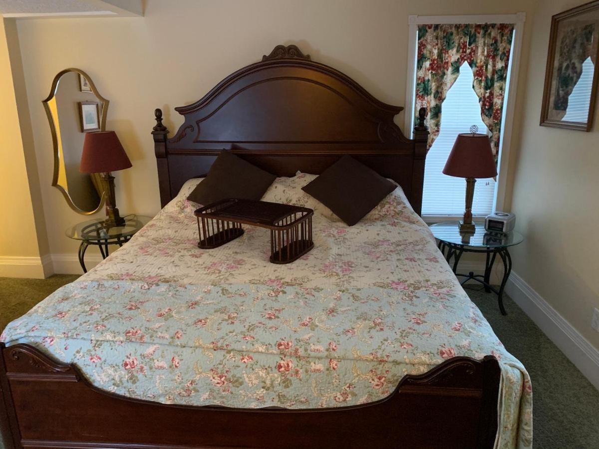 Emerald Necklace Inn Bed And Breakfast Lakewood Exterior photo