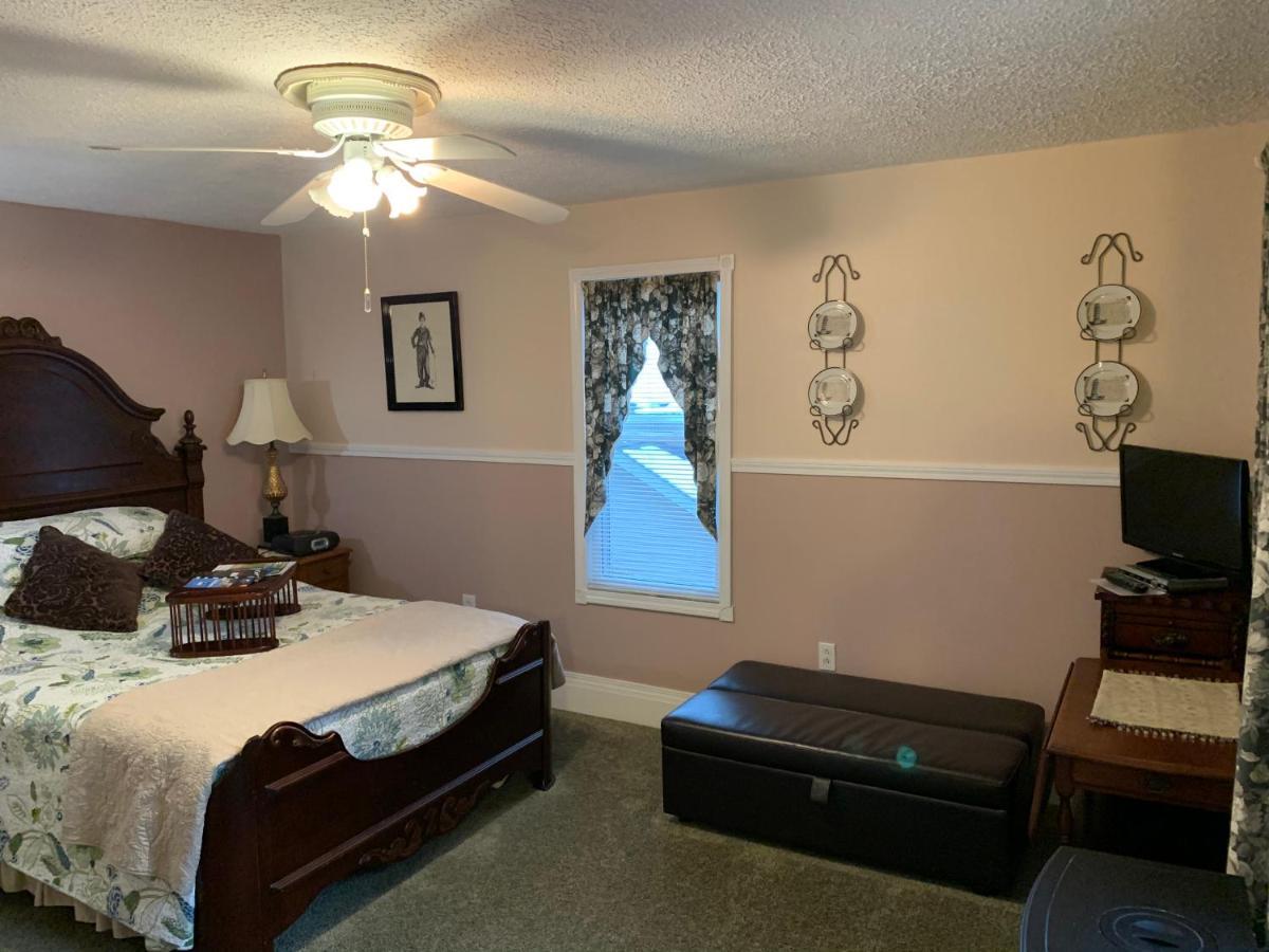 Emerald Necklace Inn Bed And Breakfast Lakewood Exterior photo